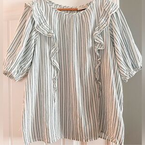 Universal Threads Women’s Sz. XL Blue & White Ruffle Blouse. Feminine